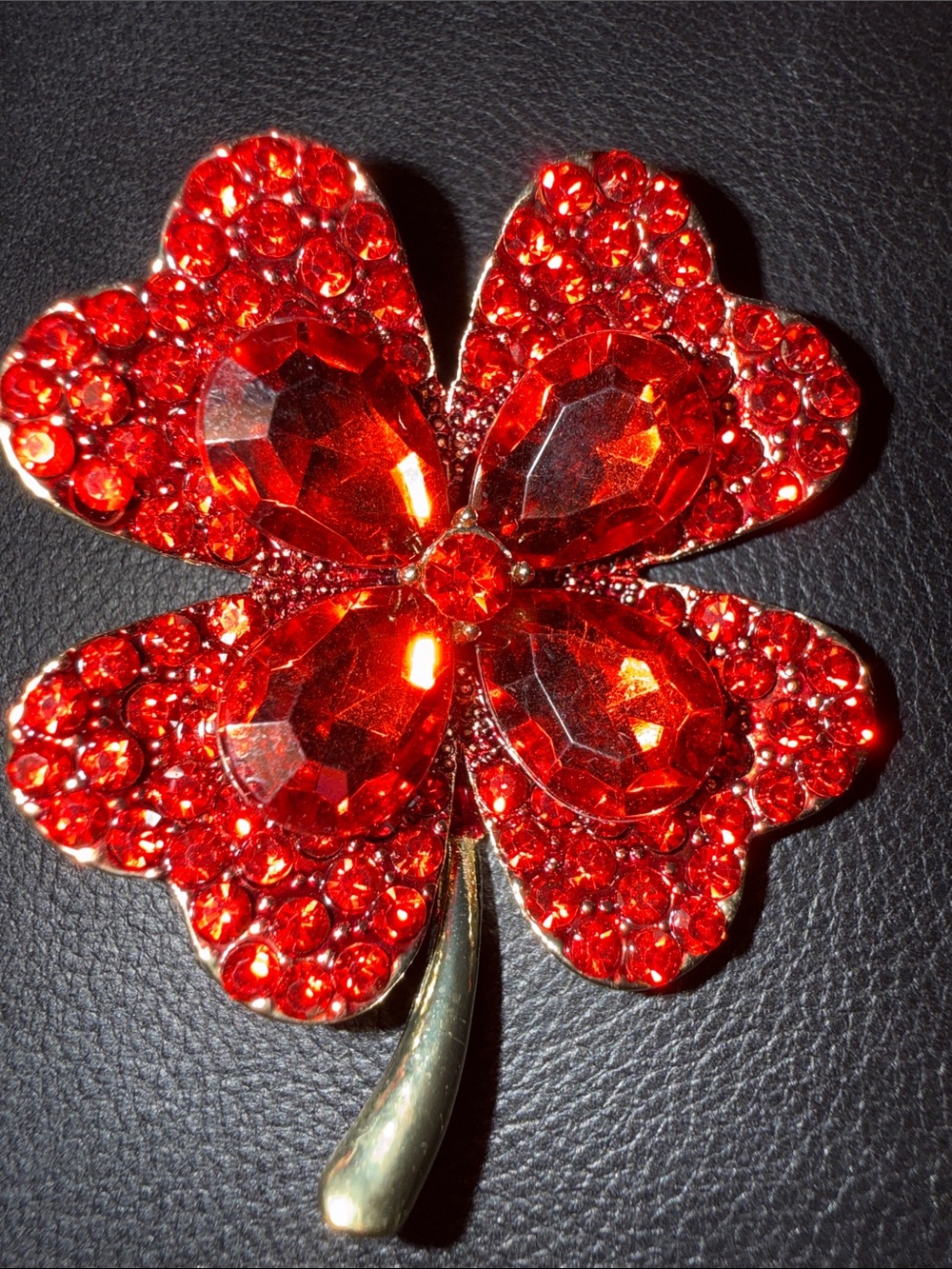 Red Crystal Clover Brooch - Sparkling Women's Jewelry